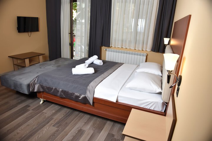 Room 6 of 36