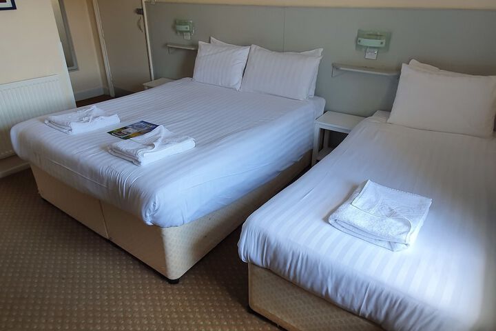 Room 9 of 93