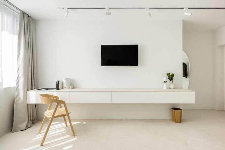 Room 16 of 38