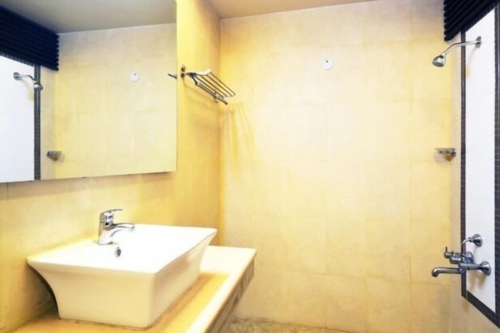 Room 10 of 13