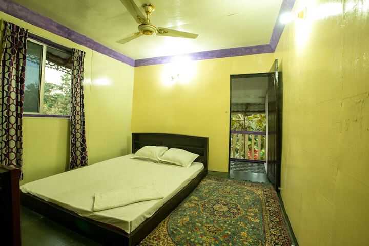 Room 4 of 38