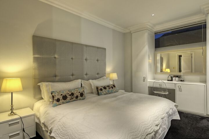 Room 7 of 77