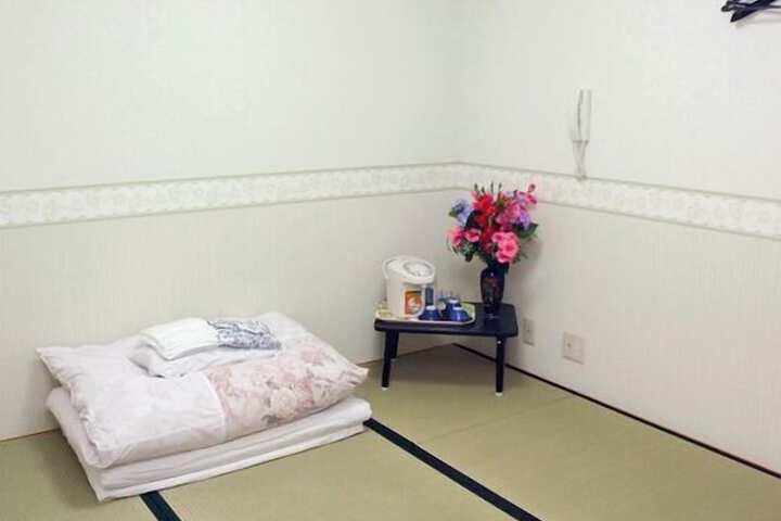 Room 4 of 28