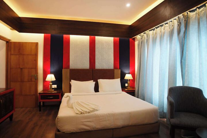Room 5 of 33