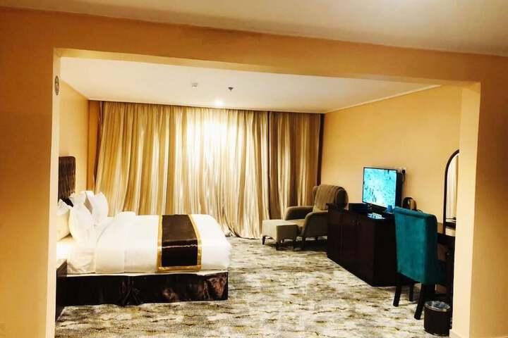 Room 6 of 19