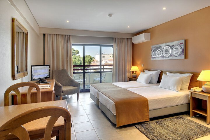 Room 10 of 38