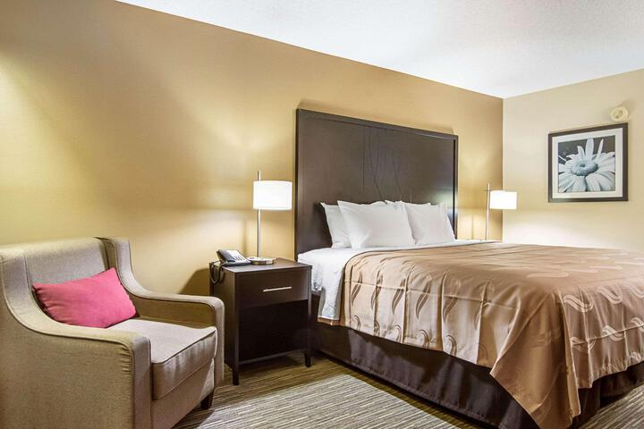 1 King Bed (5 of 10)