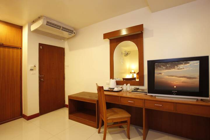 Room 6 of 56