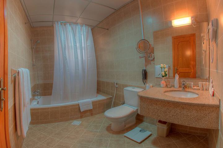 Room 16 of 37
