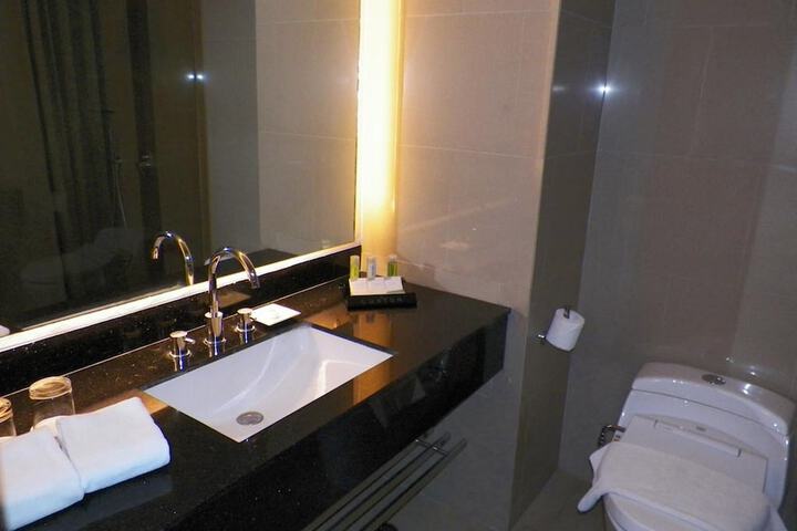 Room 30 of 47