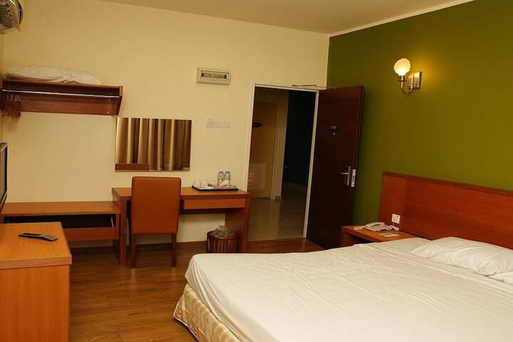 Room 7 of 30