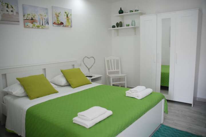 Room 17 of 46
