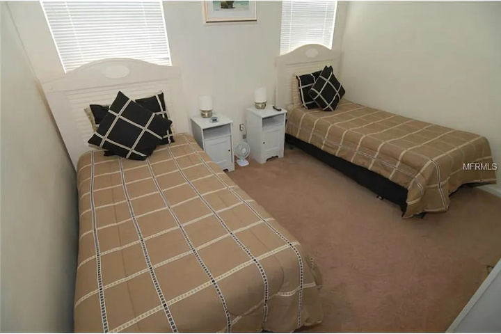 Room 4 of 28
