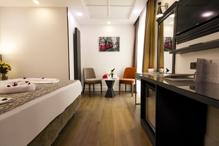Room 10 of 68