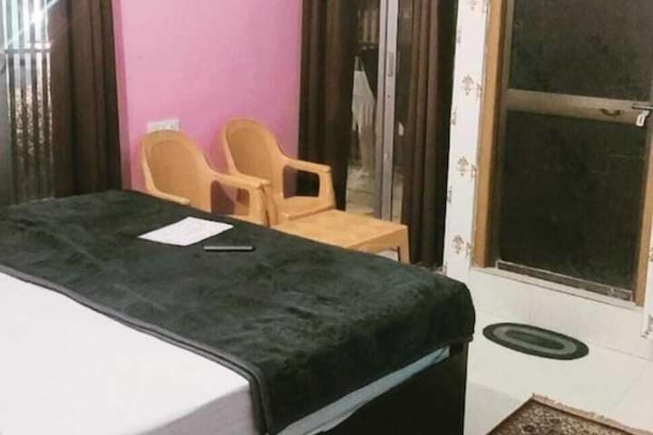 Room 4 of 10