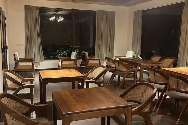 Dining 7 of 9