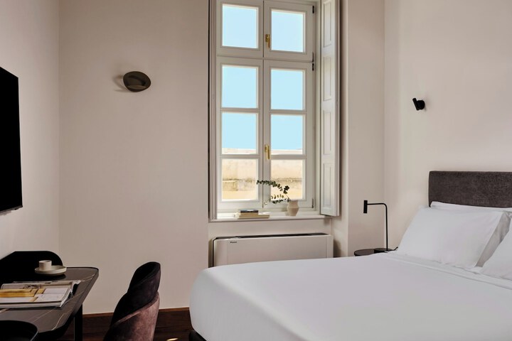 Room 95 of 206