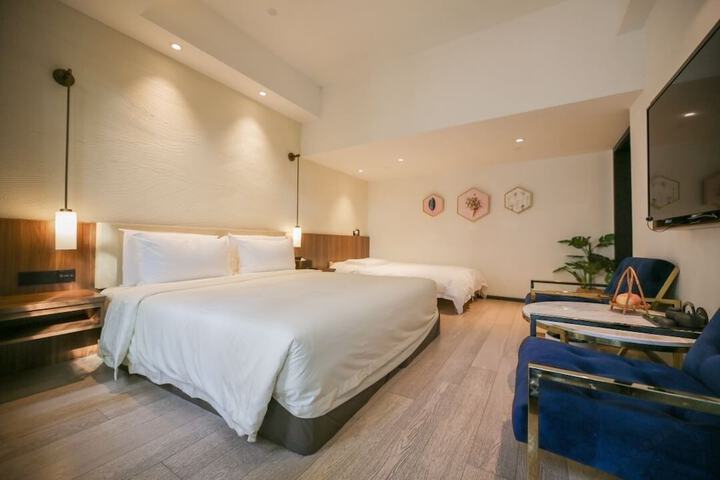 Room 15 of 32