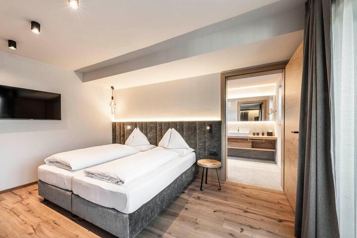 Room 6 of 60