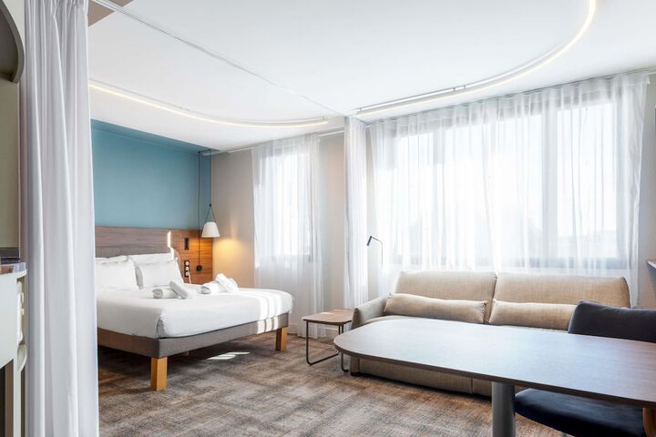 Room 4 of 48