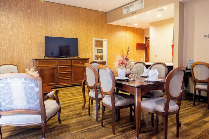Room 12 of 27