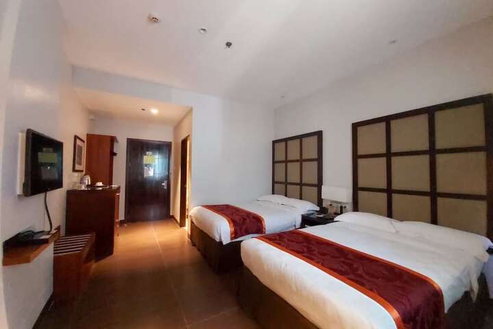 Room 30 of 76