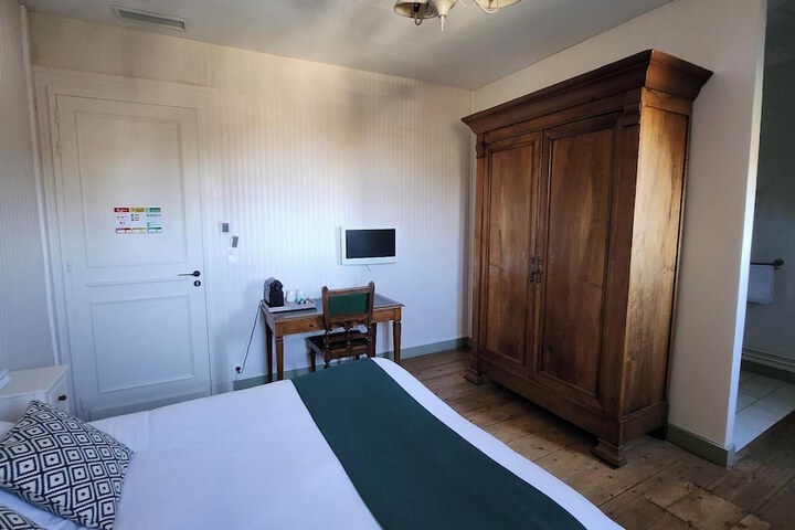 Room 11 of 30
