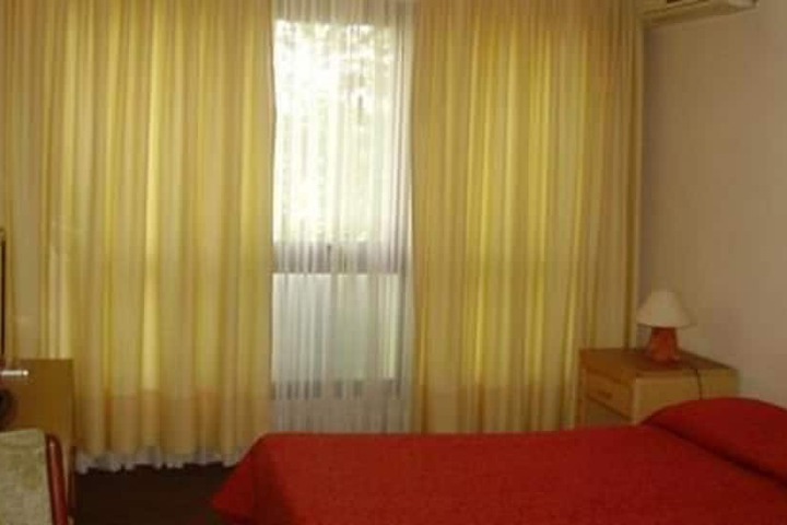 Room 5 of 33