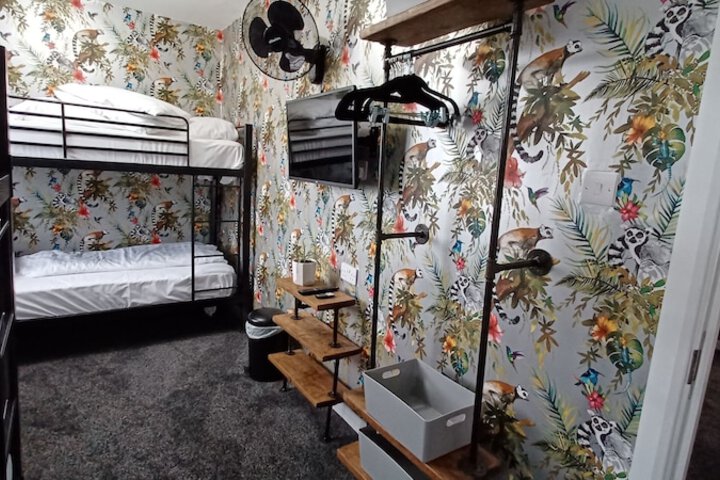 Room 12 of 114