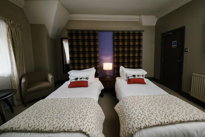 Room 7 of 37