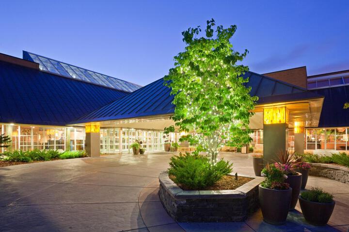 Exterior of Radisson Hotel & Conference Center