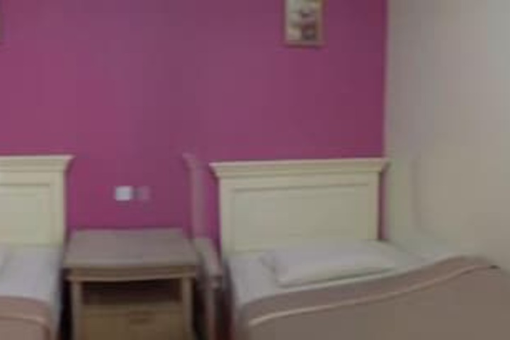 Room 10 of 32