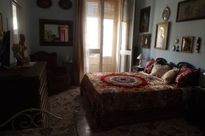 Room 27 of 69