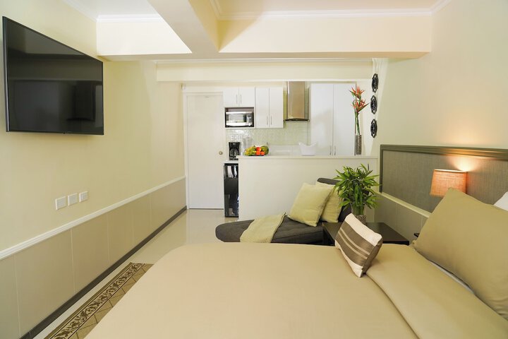Room 4 of 81