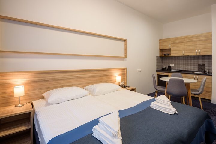 Room 6 of 24