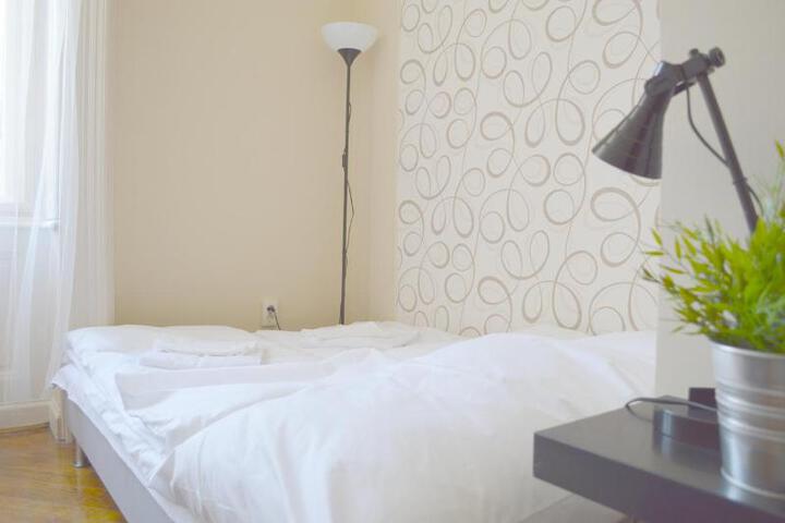 Room 5 of 10
