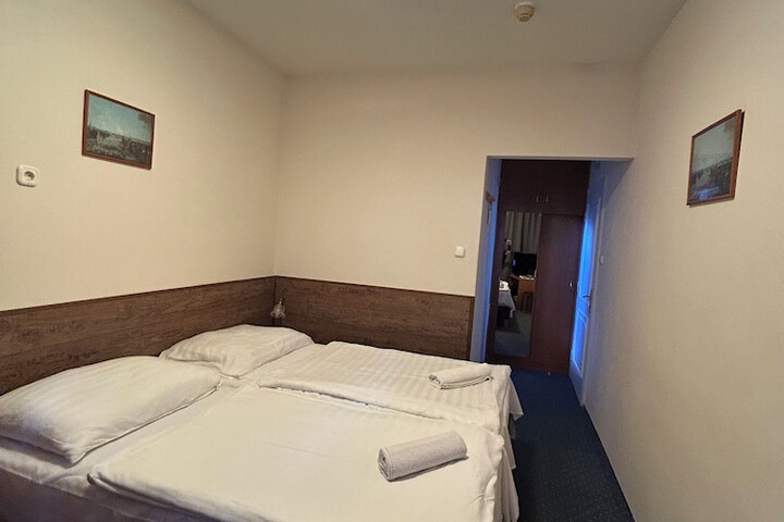 Room 13 of 40