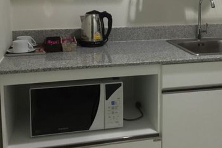 Room 6 of 10