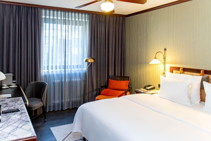 Room 28 of 145