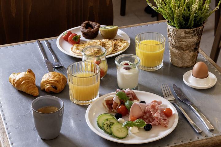 Breakfast/Coffee Service 72 of 108