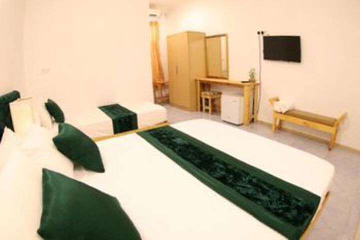 Room 9 of 26