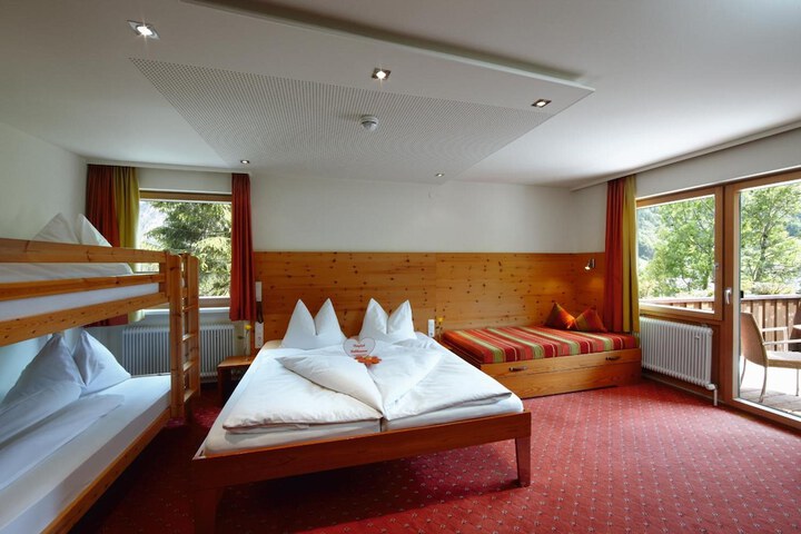 Room 8 of 74