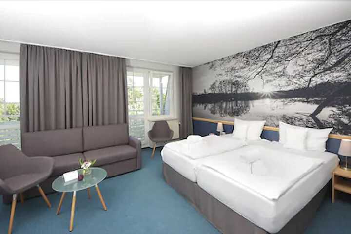 Room 9 of 40