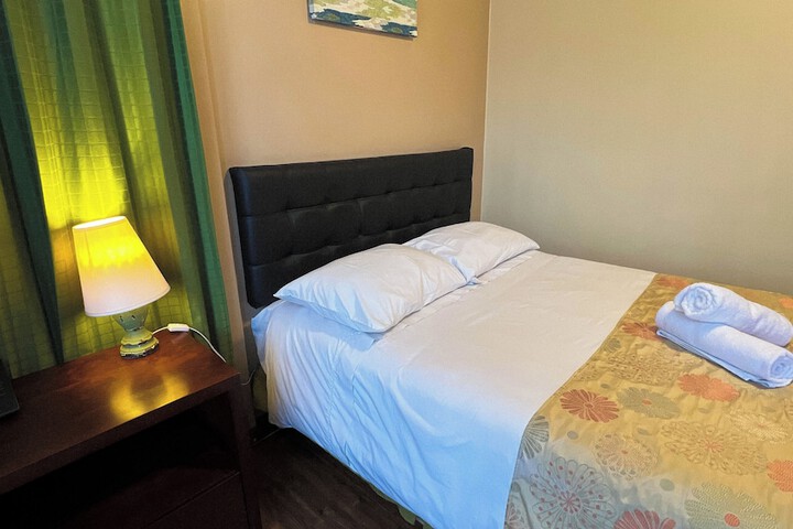 Room 7 of 28
