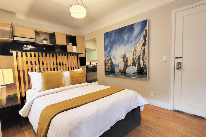 Room 42 of 66