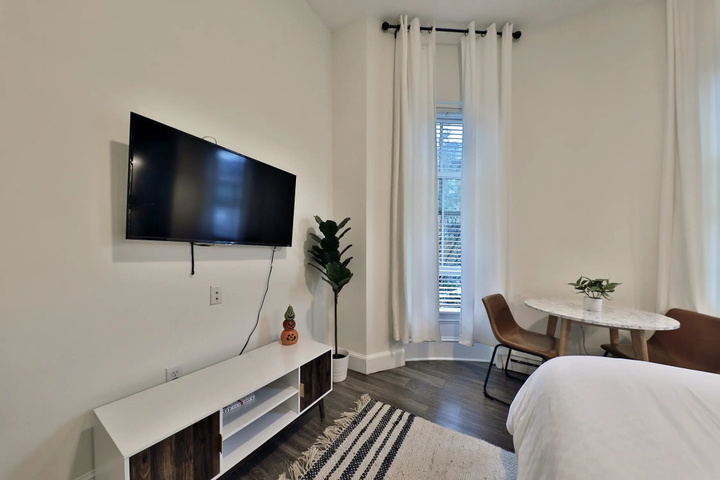 Room 4 of 23