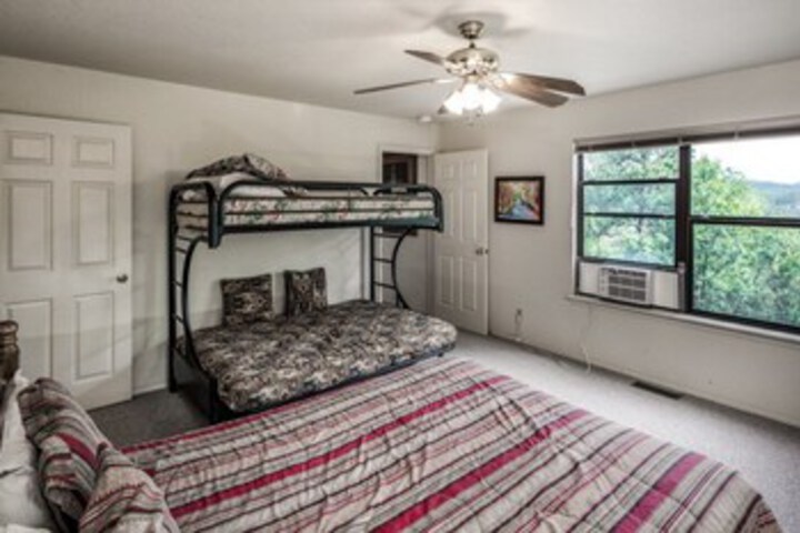 Room 28 of 39
