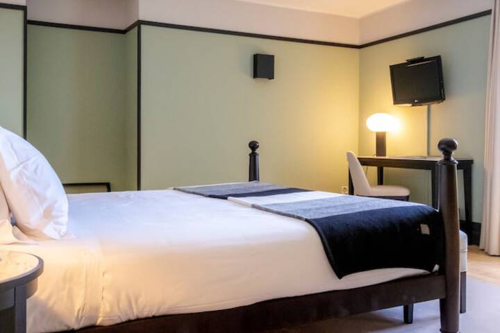 Room 43 of 157