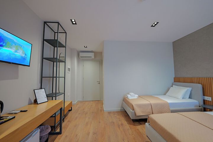 Room 25 of 94