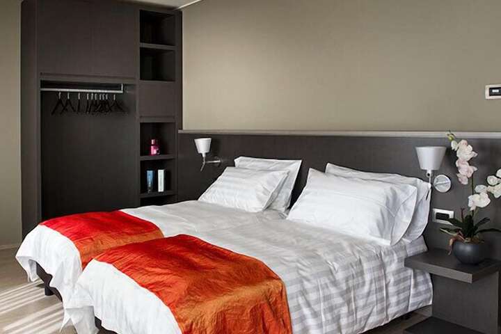 Room 14 of 40